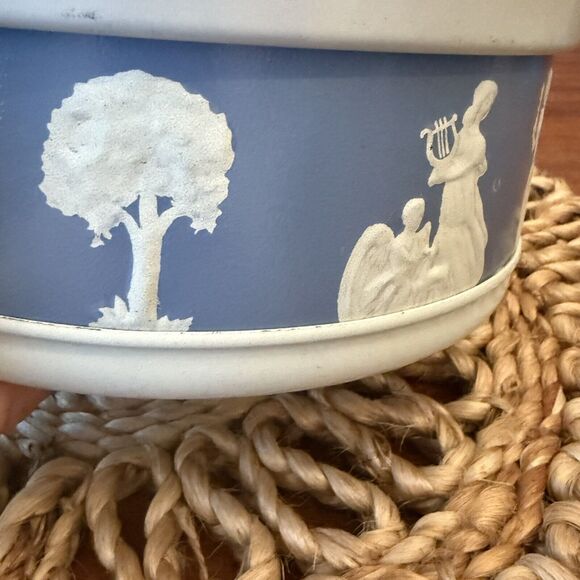 Wedgewood-Jasperware Tin Angel & Child Blue and White Vintage 1960's Chinoiserie - Picture 2 of 12